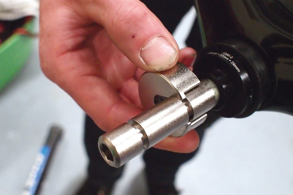 how_to_fit_a_press_fit_bottom_bracket_06
