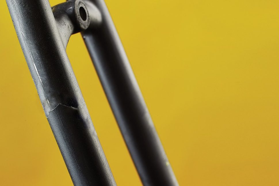 paint crack carbon frame