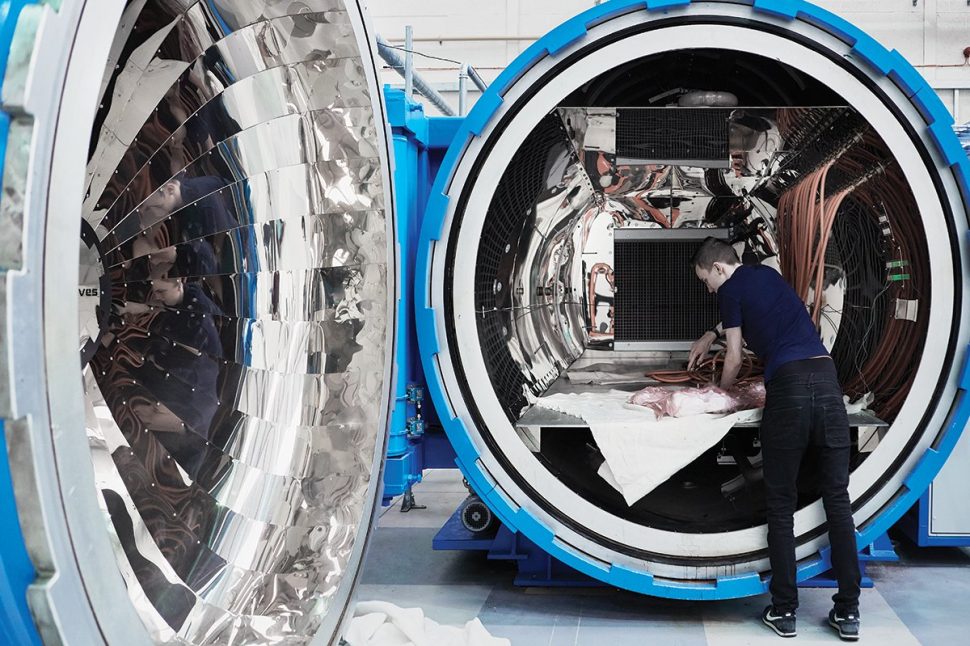 Industrial oven for carbon