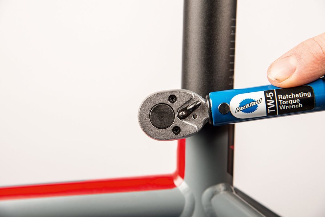 Calculating the correct road bike saddle height for the best cycling position Cyclist