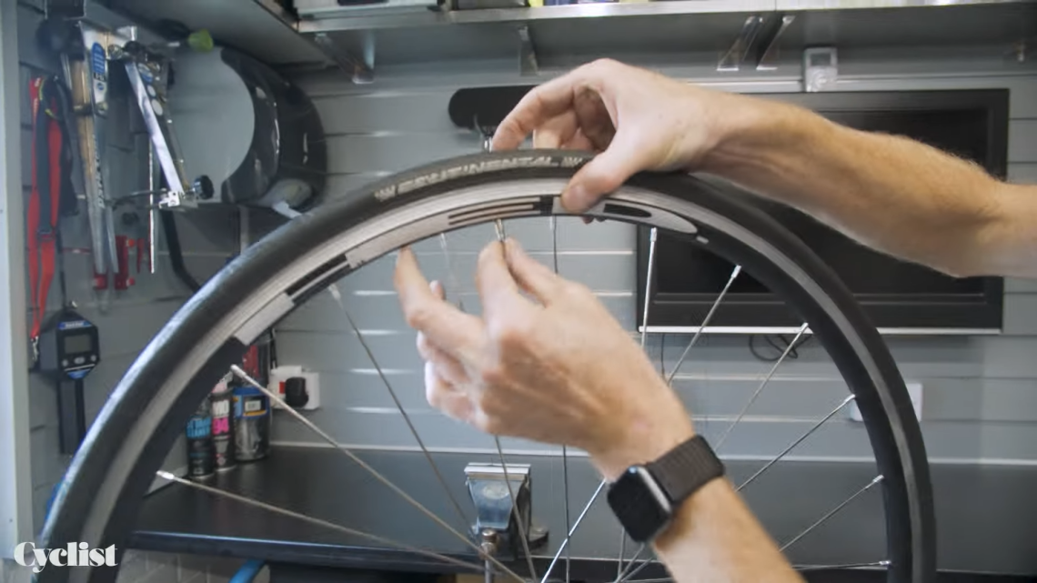 How to change a bike tyre and inner tube without levers (video) Cyclist