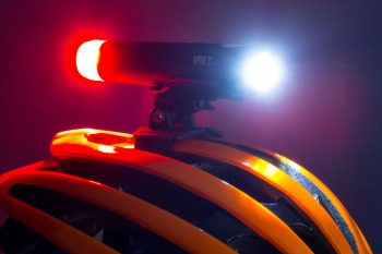 p1010665-1_cateye_volt_400_duplex_helmet_light_crop_2