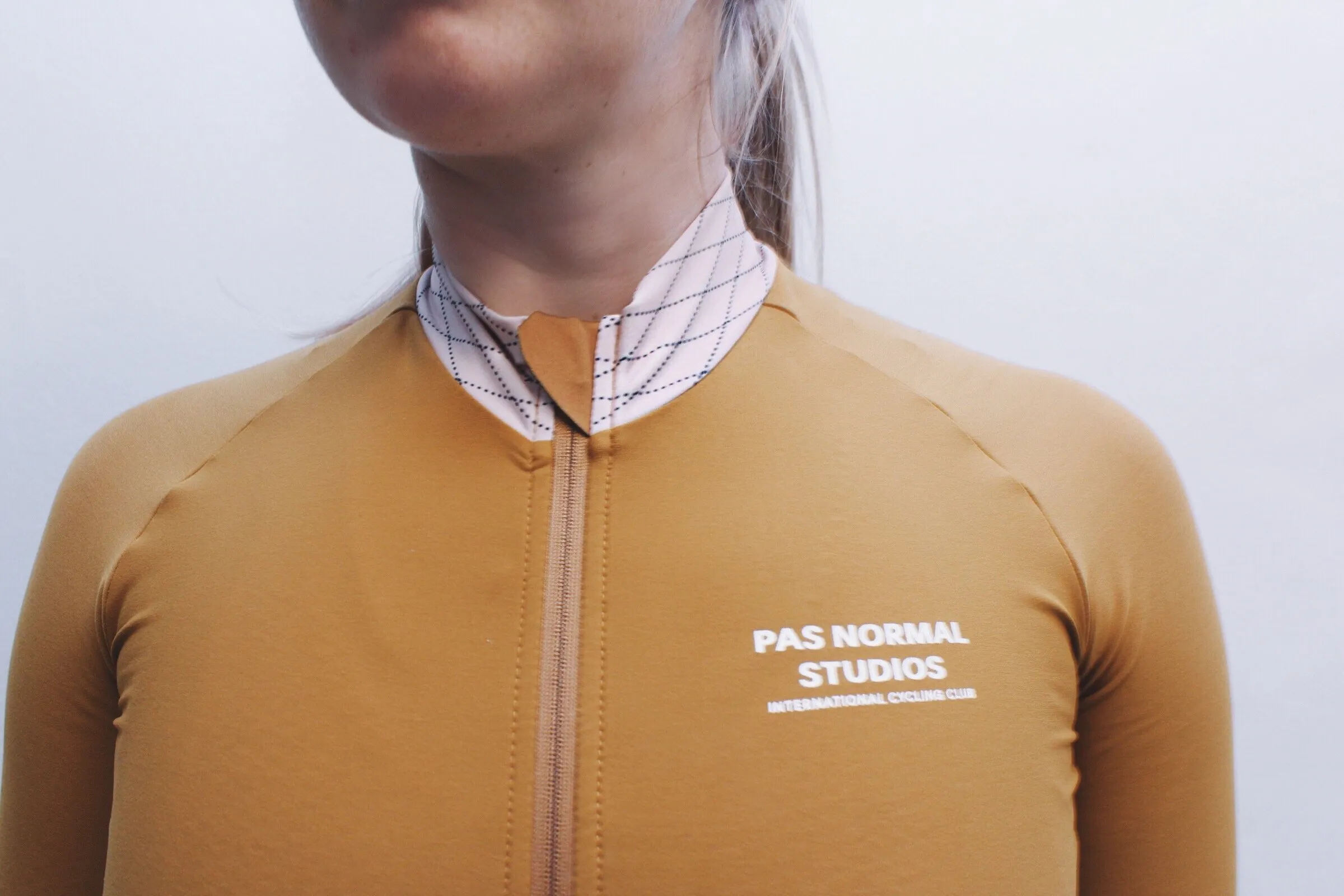 Pas Normal Women's Defend bib shorts and Long Sleeve jersey