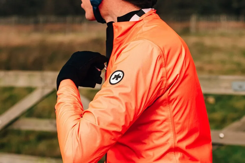 究極軽量レインジャケットASSOS SchlossHund EQUIPE RS ASSOS_13.32.363.10_11.jpg