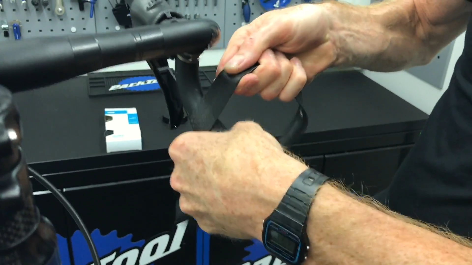 Video How to wrap bar tape like a pro Cyclist