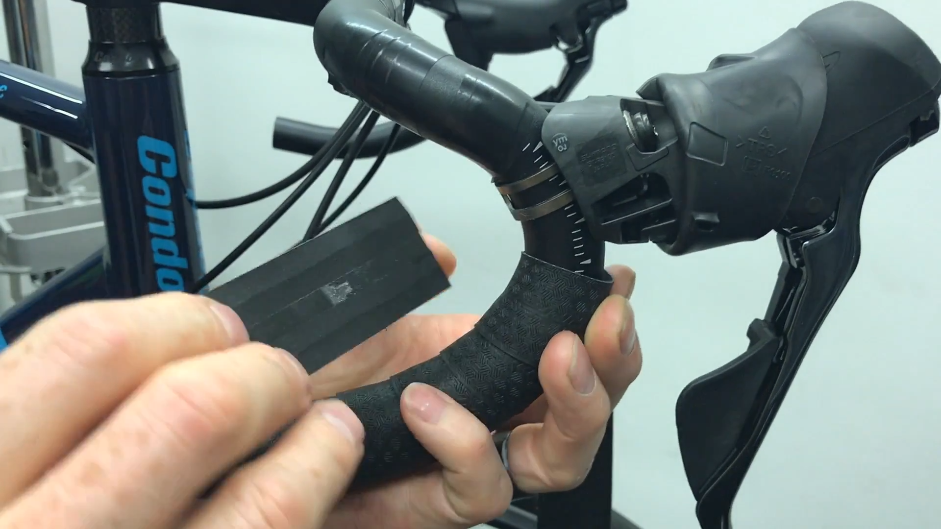 Video How to wrap bar tape like a pro Cyclist