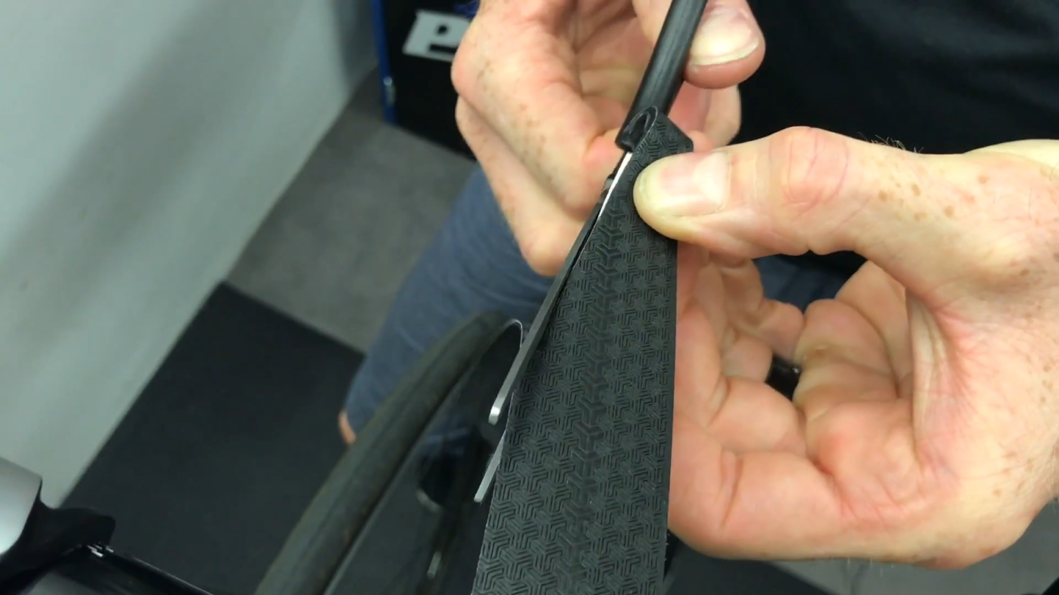 Video How to wrap bar tape like a pro Cyclist