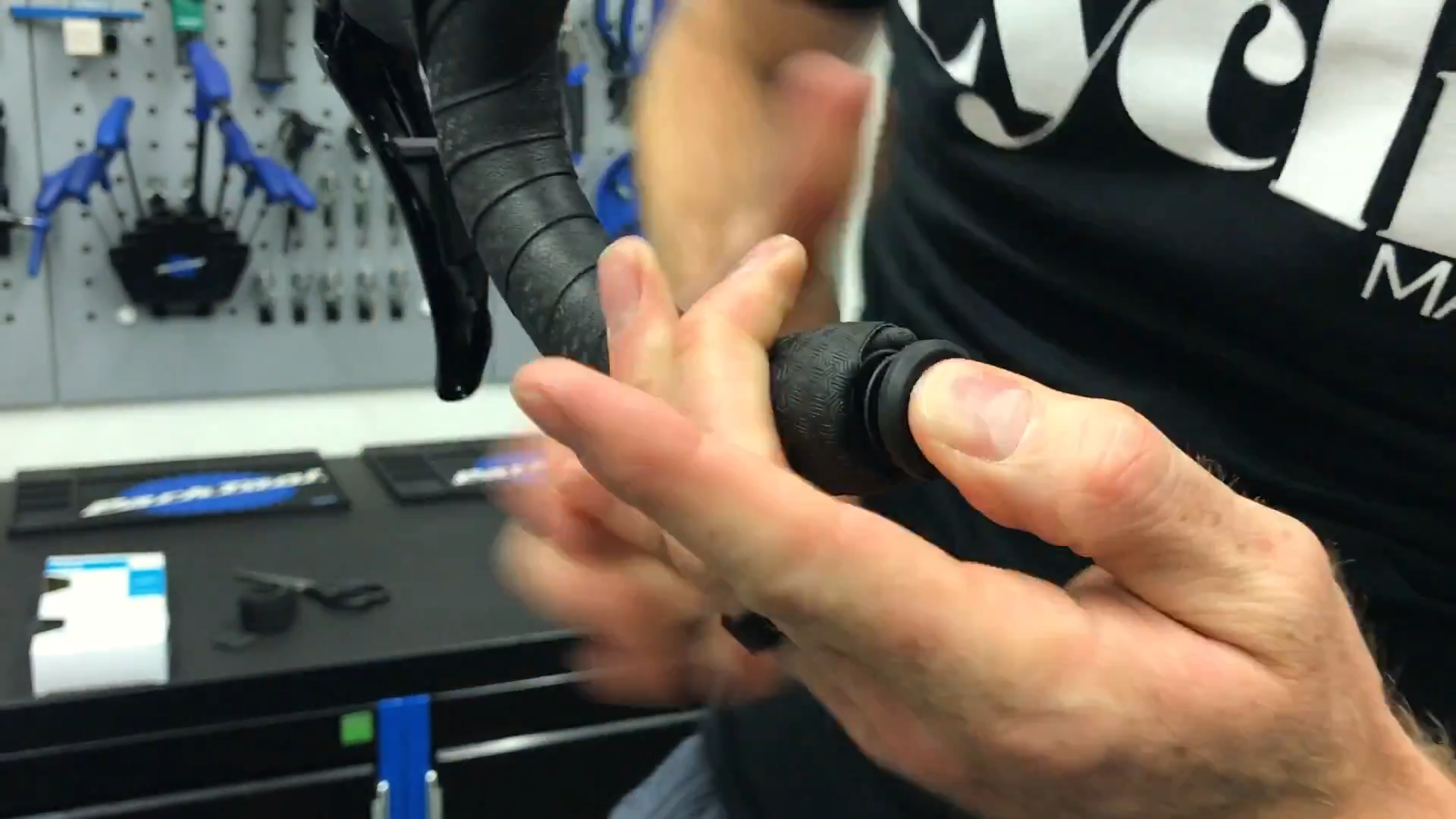 Video How to wrap bar tape like a pro Cyclist