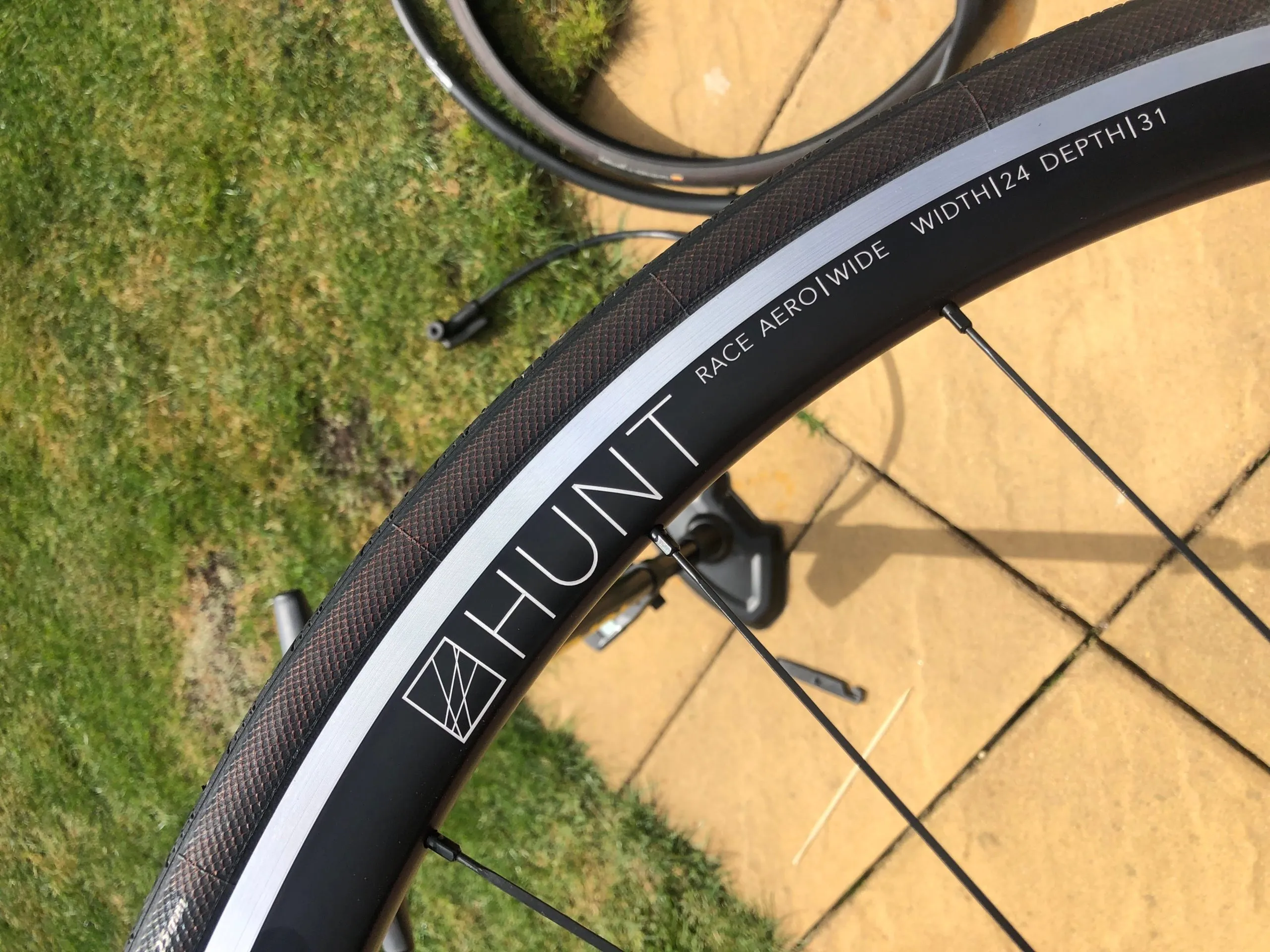hunt_race_aero_wide_wheelset_14