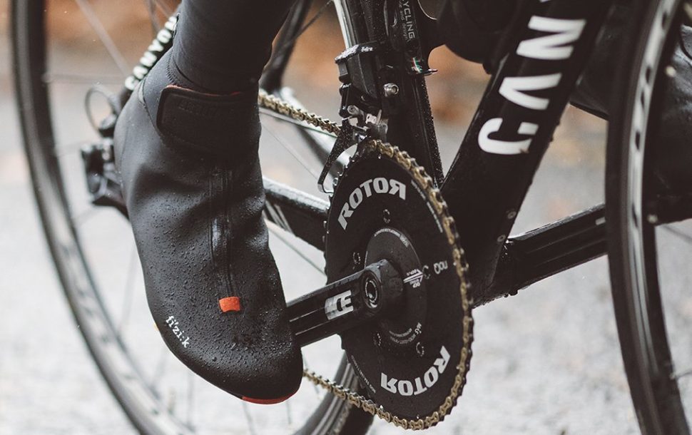 keeping feet warm cycling in winter