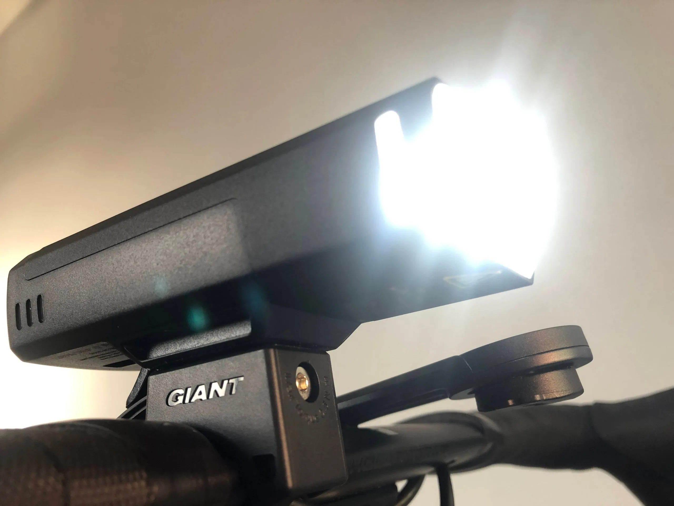 【新品】GIANT RECON HL 1800 Giant Recon HL 1800 - Cyclist Connection | Canal Winchester, OH