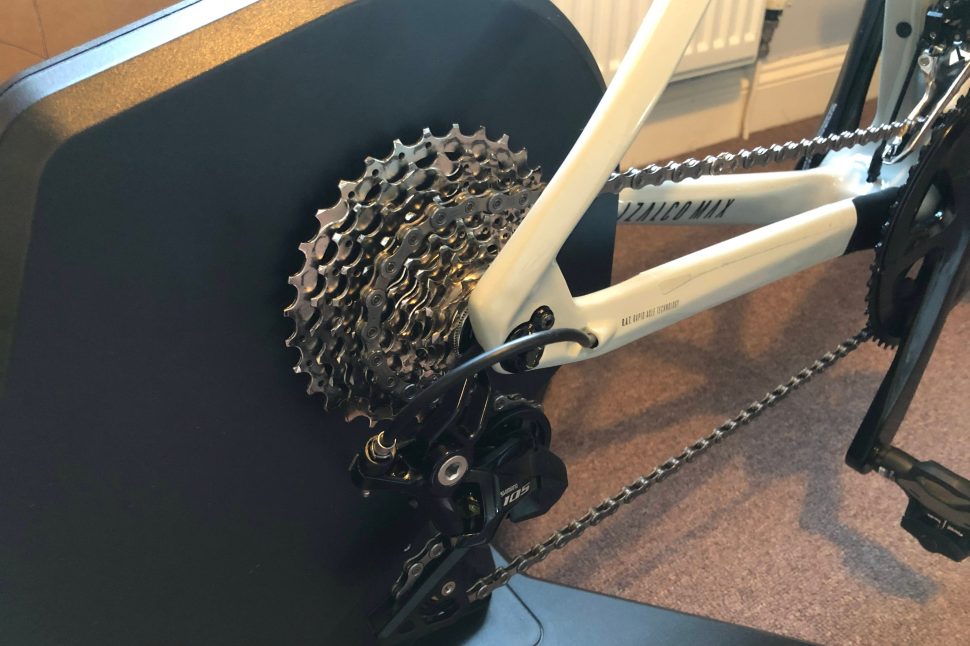 最終出品Tacx FLUX S Smart 覚める CS-R7000スプロケット付き 