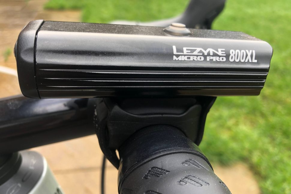 Luce Anteriore Bici Lezyne Micro Drive Pro 800 XL, 800 Lumen, Ricaricabile USB, Montaggio Facile