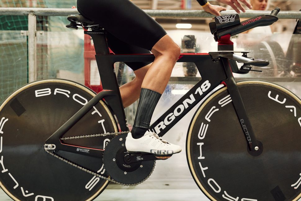 Pro bike Joss Lowden's Hour Record Argon 18 track bike and Le Col ×