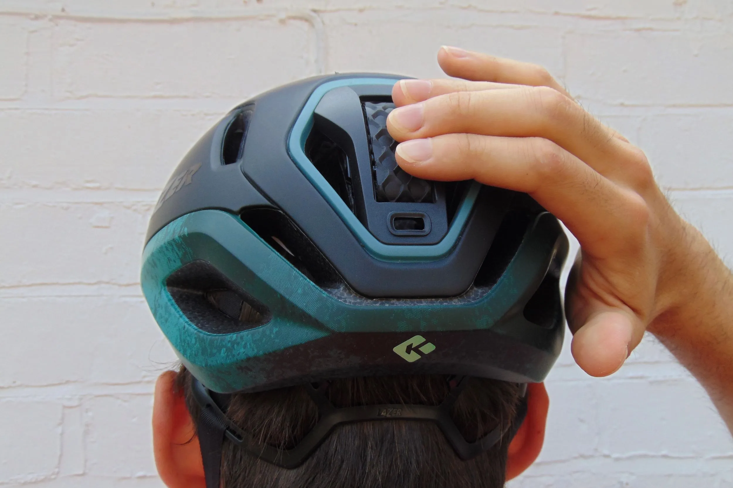 Vento KinetiCore Asian Fit ヴェントキネティコアアジアンフィット　自転車用ヘルメット　LAZER レイザー Lazer Vento KinetiCore Helmet Review: More Aero and New Protection