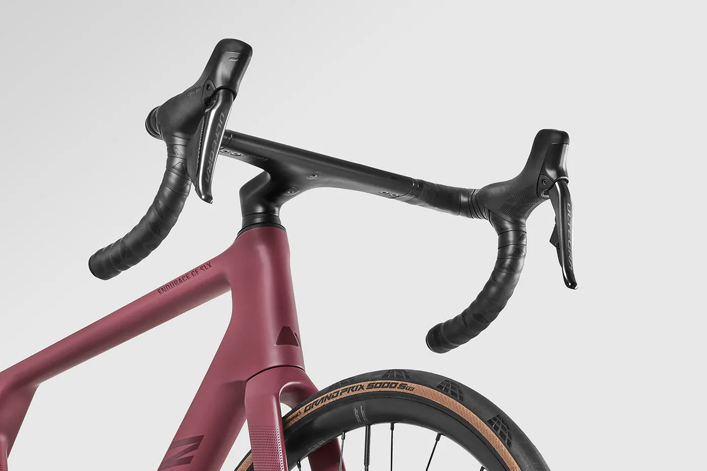 New Canyon Endurace gets adjustable bar width, in-frame