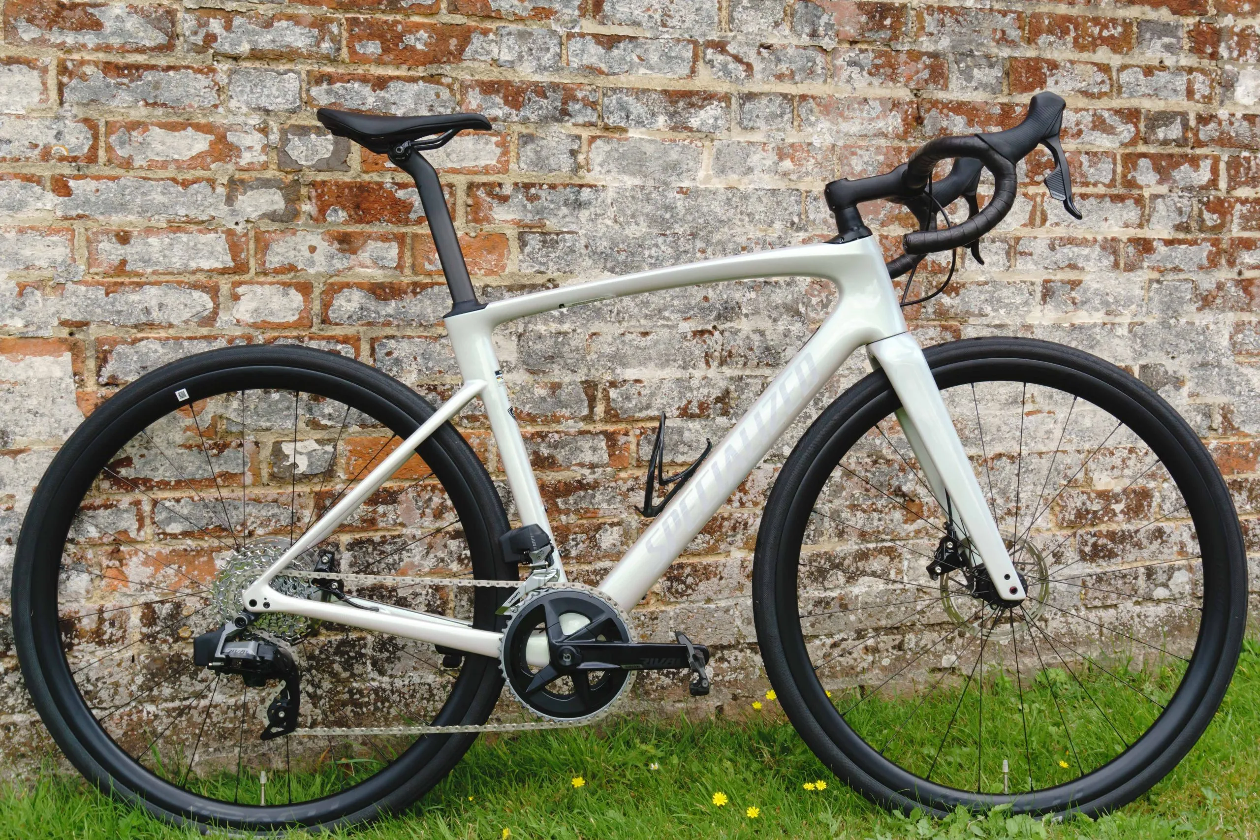 White Specialized Roubaix SL8 bicycle