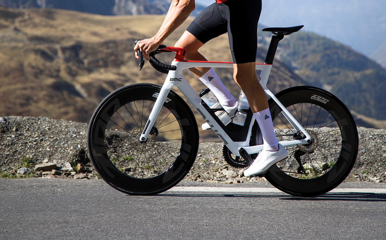 Rule 28 UCI Aero Overshoe M（Has aero gone too far? The most