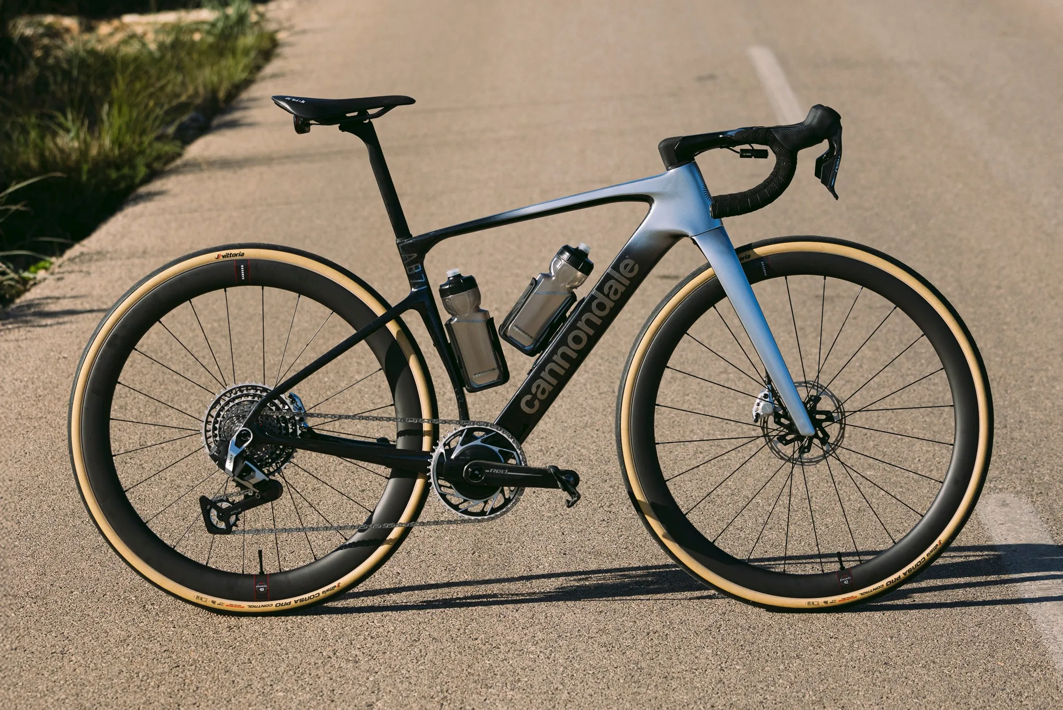 SYNAPSE CARBON５ New Cannondale Synapse integrates SmartSense + adds storage