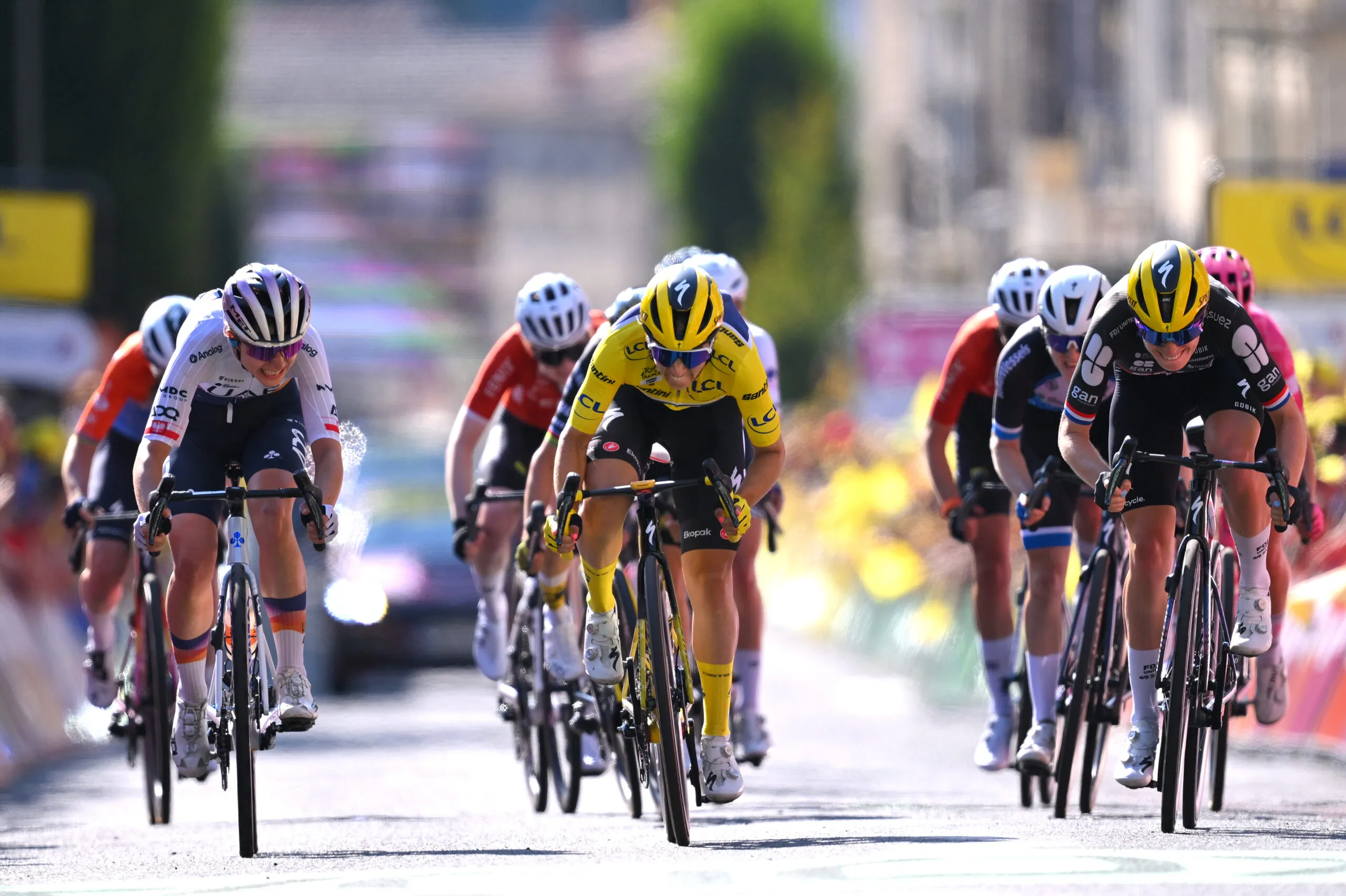 Tour de France Femmes podium watch: race perfectly poised heading into decisive weekend