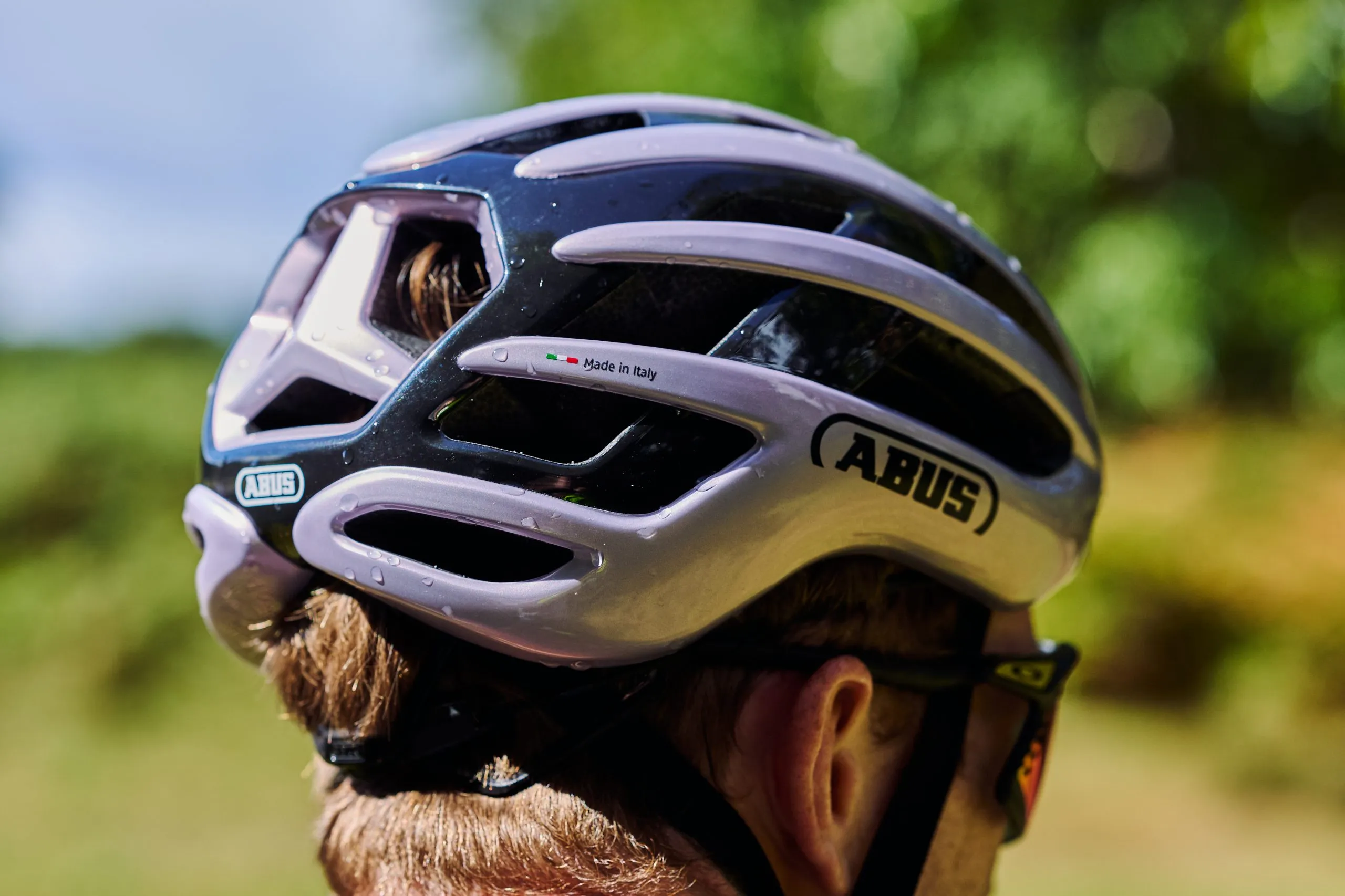 abus airbreaker road bike helmet 2.0 - White MIPS rotational impact protection reduces forces transferred to the brain during angled impacts AirBreaker 2.0 MIPS