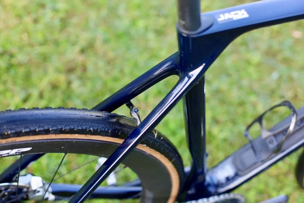 merida-mission-mudguard-mount-rear-970x647