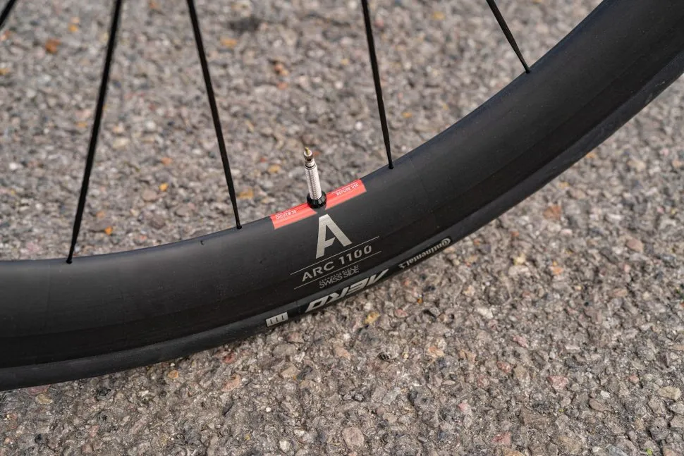 Cyclist-DTSwiss-ARC1100-09661-970x647