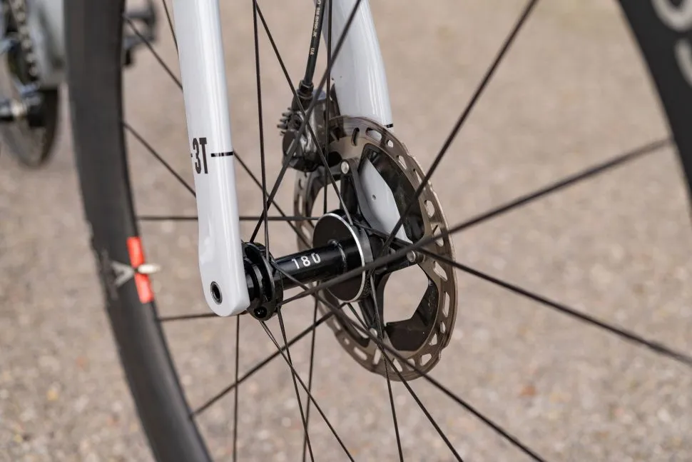 Cyclist-DTSwiss-ARC1100-09678-970x647