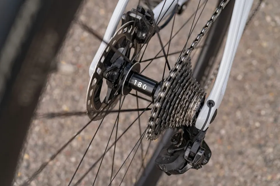 Cyclist-DTSwiss-ARC1100-09696-970x647