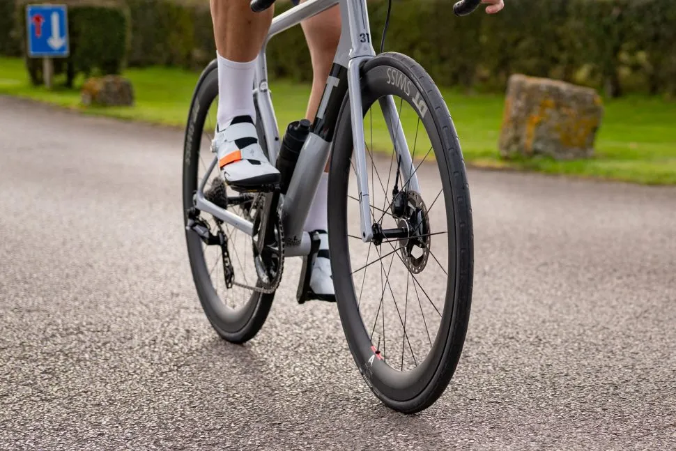 Cyclist-DTSwiss-ARC1100-09717-970x647