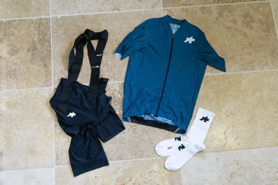 Black cycling bibshorts and blue cycling jersey